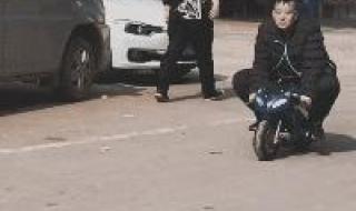 骑上我心爱的小摩托