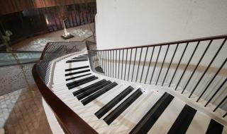 网红钢琴楼梯被占